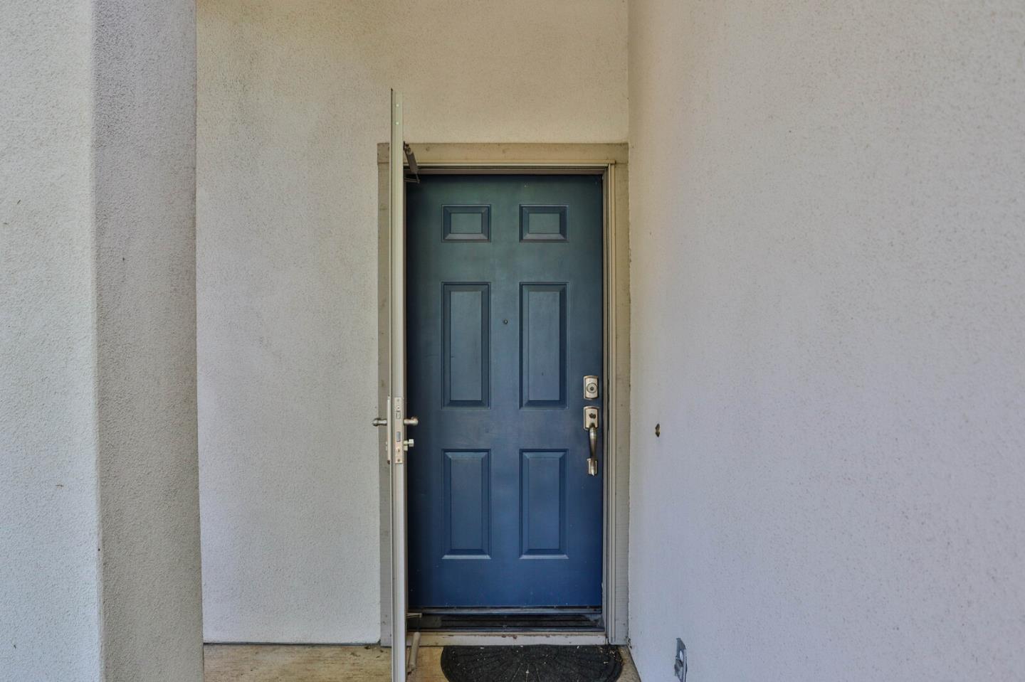 Detail Gallery Image 8 of 38 For 465 Mantelli Dr, Gilroy,  CA 95020 - 3 Beds | 2/1 Baths