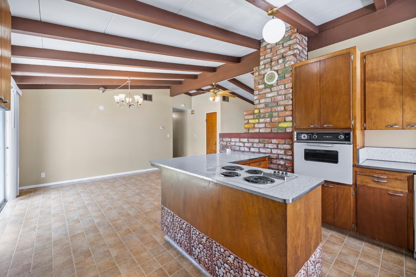 Detail Gallery Image 16 of 41 For 721 Walnut Ln, Hollister,  CA 95023 - 3 Beds | 2 Baths