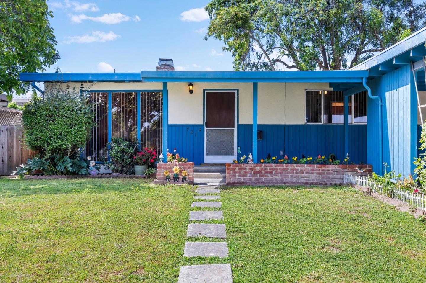 721 Walnut Ln, Hollister, CA 95023 photo 2