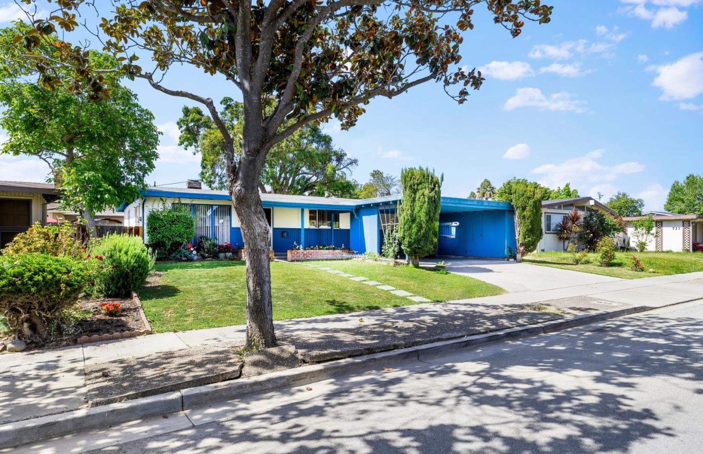 721 Walnut Ln, Hollister, CA 95023 photo 3