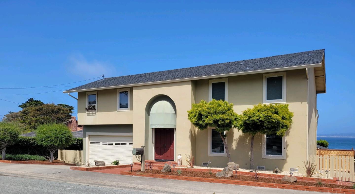 Detail Gallery Image 1 of 39 For 830 Balboa Ave, Pacific Grove,  CA 93950 - 3 Beds | 2 Baths