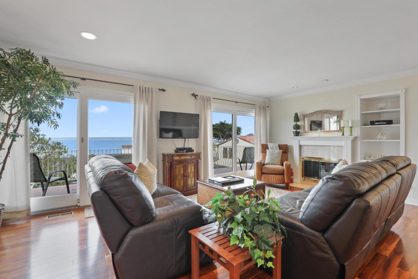 Detail Gallery Image 8 of 39 For 830 Balboa Ave, Pacific Grove,  CA 93950 - 3 Beds | 2 Baths