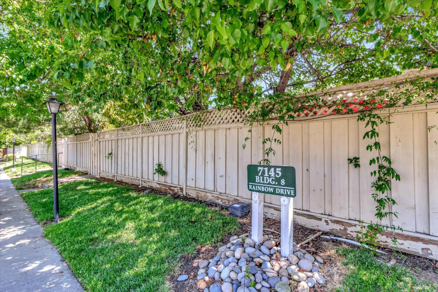 Detail Gallery Image 1 of 1 For 7145 Rainbow Dr #4,  San Jose,  CA 95129 - 1 Beds | 1 Baths