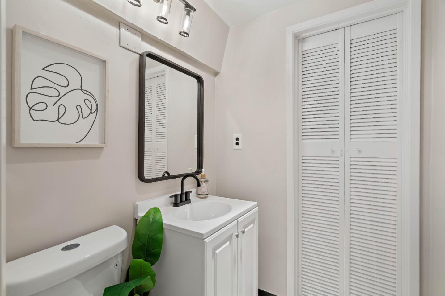 Detail Gallery Image 24 of 37 For 1212 Seville Dr, Pacifica,  CA 94044 - 3 Beds | 2/1 Baths