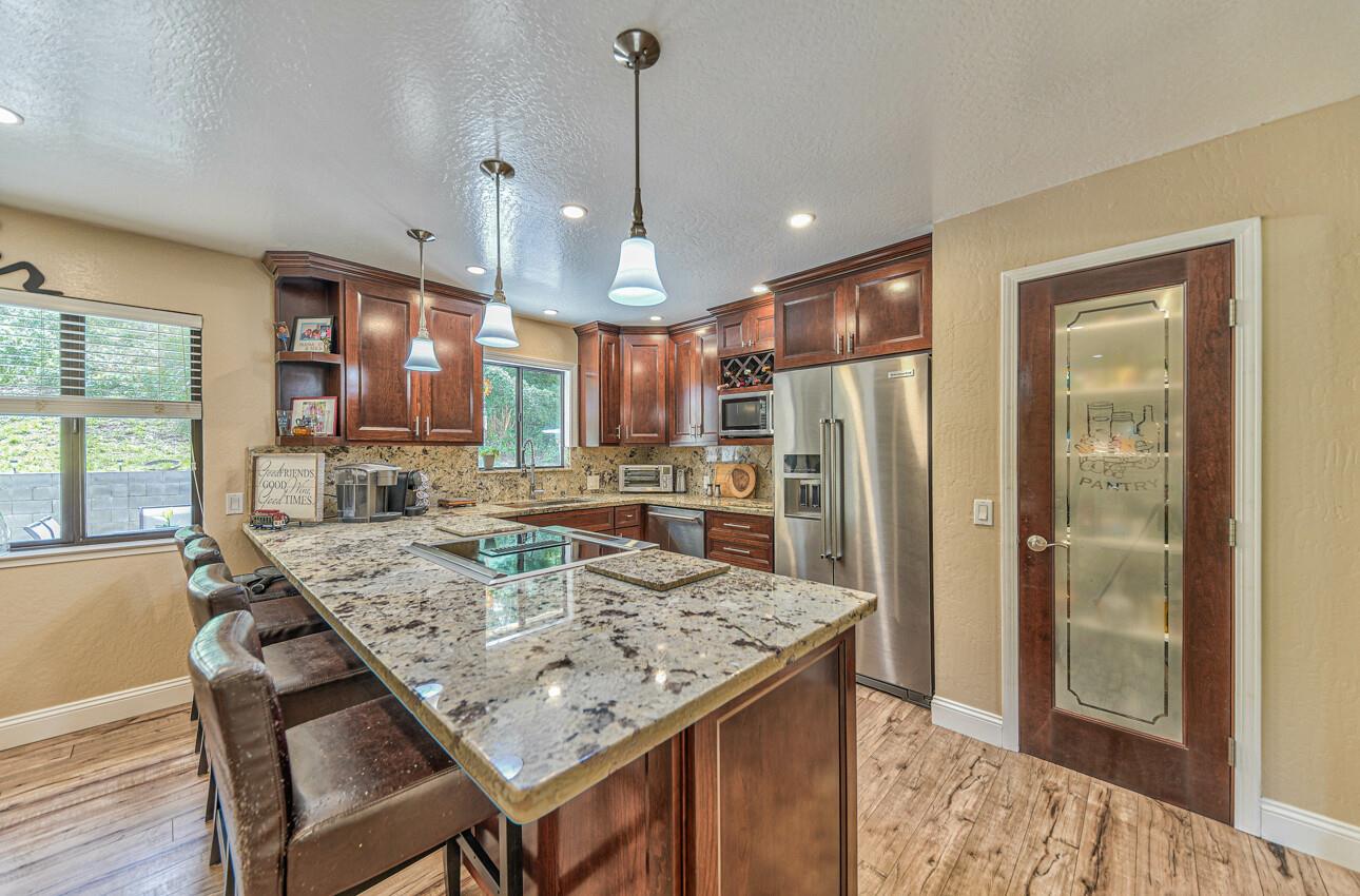 Detail Gallery Image 11 of 33 For 500 Paradise Rd, Salinas,  CA 93907 - 3 Beds | 2 Baths