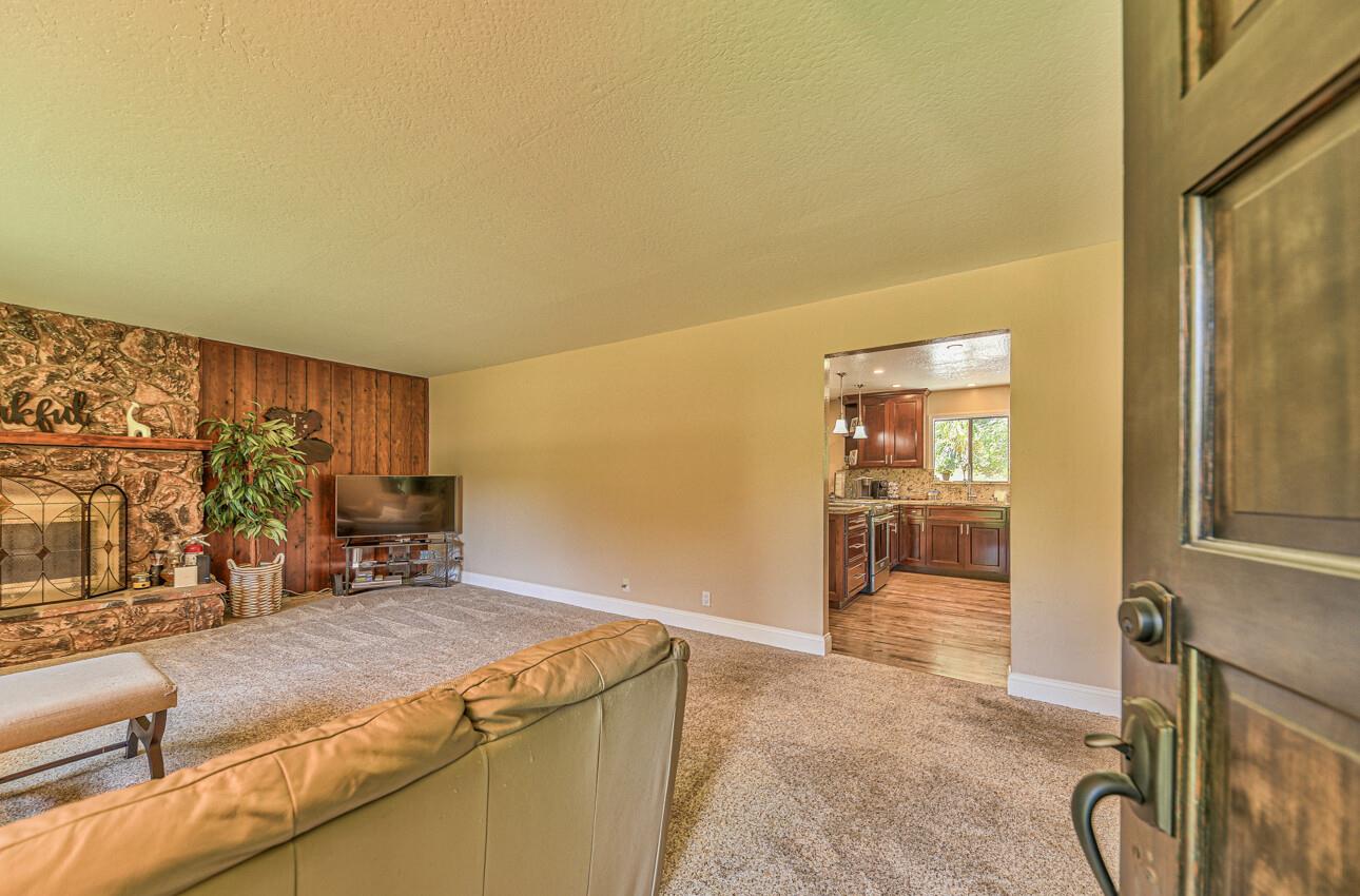 Detail Gallery Image 9 of 33 For 500 Paradise Rd, Salinas,  CA 93907 - 3 Beds | 2 Baths