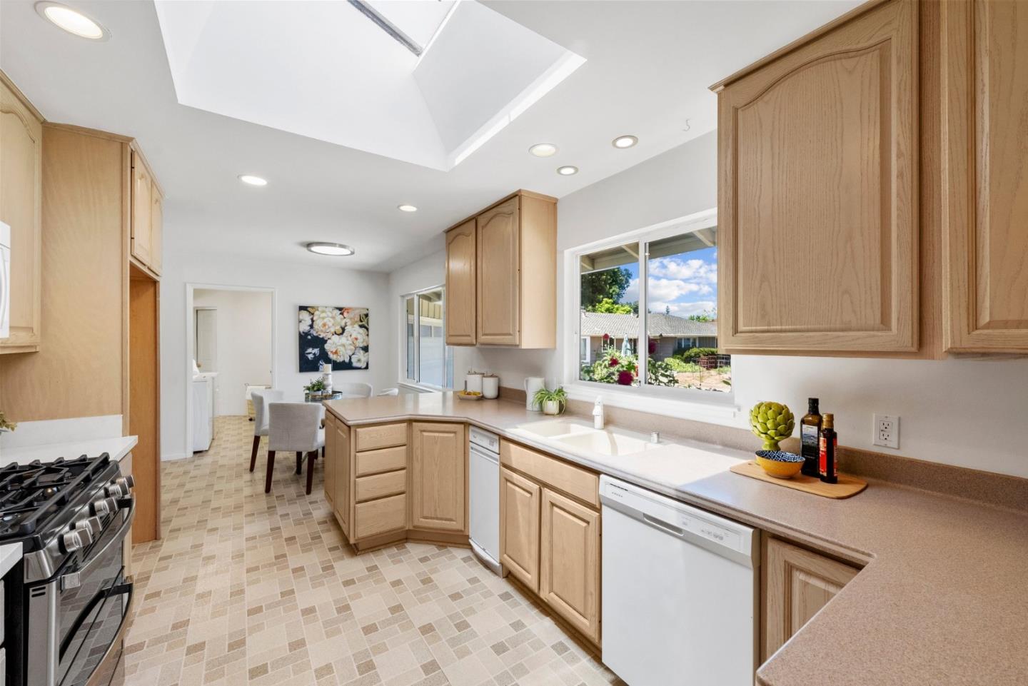 Detail Gallery Image 17 of 44 For 12451 Curry Ct, Saratoga,  CA 95070 - 4 Beds | 2/1 Baths
