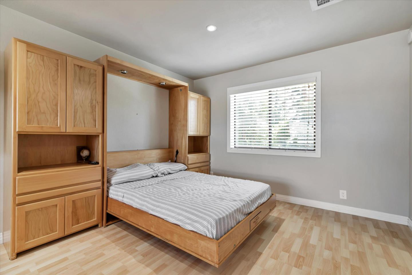 Detail Gallery Image 11 of 26 For 284 Stonegate Cir, San Jose,  CA 95110 - 1 Beds | 1 Baths