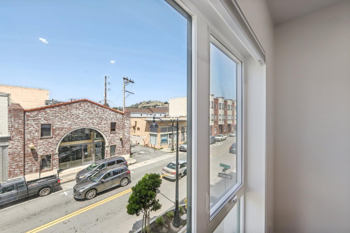 Detail Gallery Image 14 of 45 For 200 Linden Ave #300,  South San Francisco,  CA 94080 - 3 Beds | 2/1 Baths