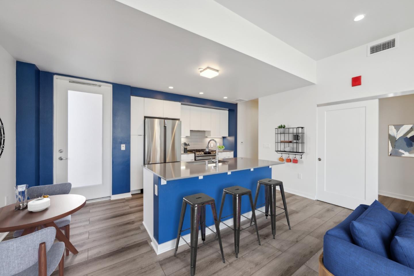 Detail Gallery Image 3 of 45 For 200 Linden Ave #300,  South San Francisco,  CA 94080 - 3 Beds | 2/1 Baths