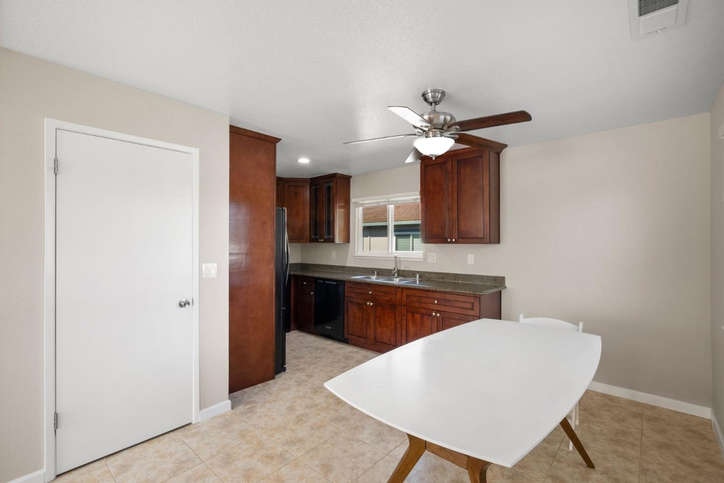 Detail Gallery Image 7 of 22 For 1925 Bellomy St #8,  Santa Clara,  CA 95050 - 2 Beds | 2 Baths
