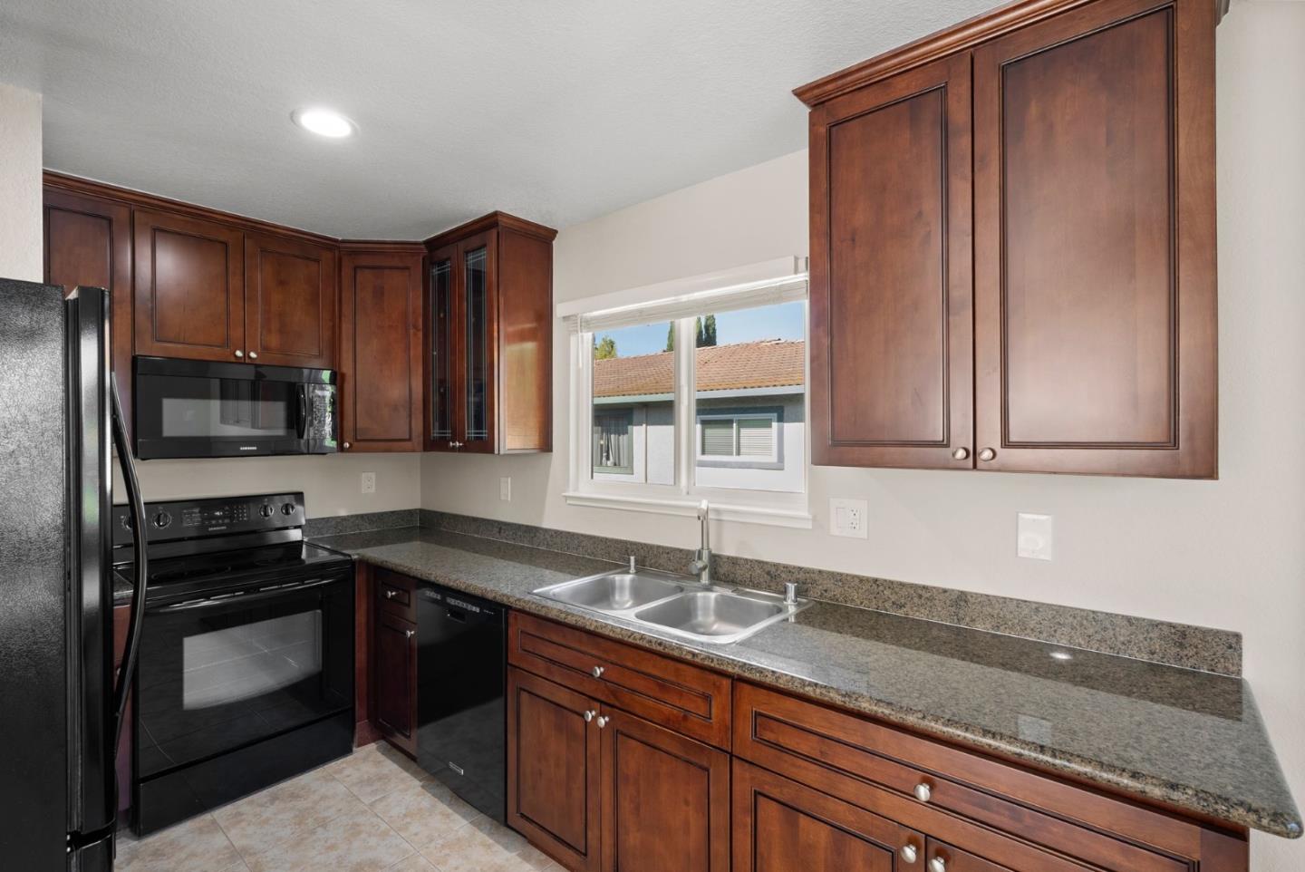 Detail Gallery Image 8 of 22 For 1925 Bellomy St #8,  Santa Clara,  CA 95050 - 2 Beds | 2 Baths
