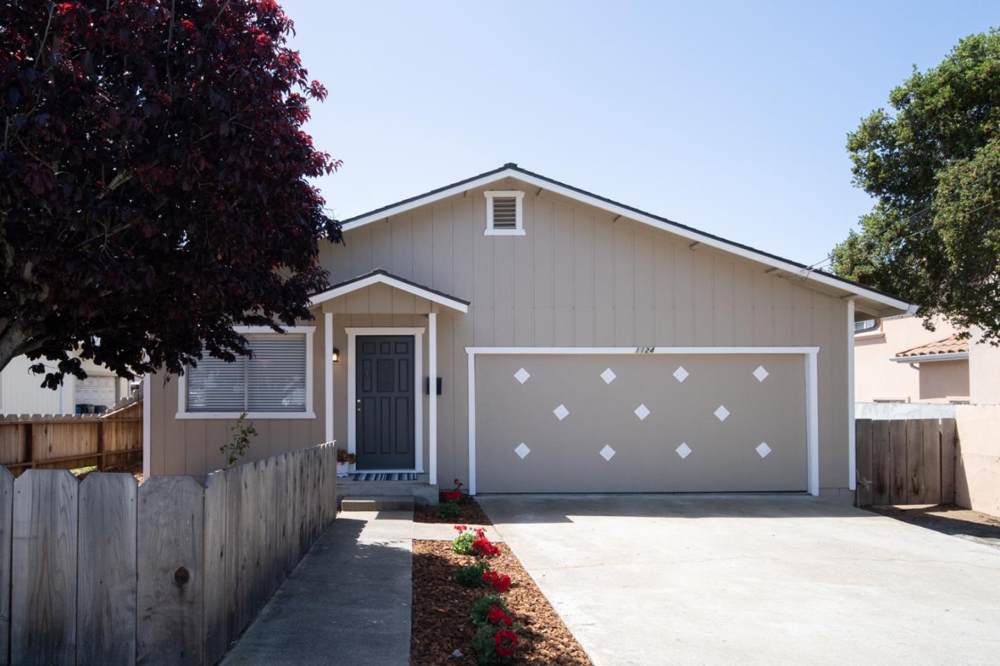 Detail Gallery Image 1 of 32 For 1124 Hamilton Ave, Seaside,  CA 93955 - 3 Beds | 2 Baths