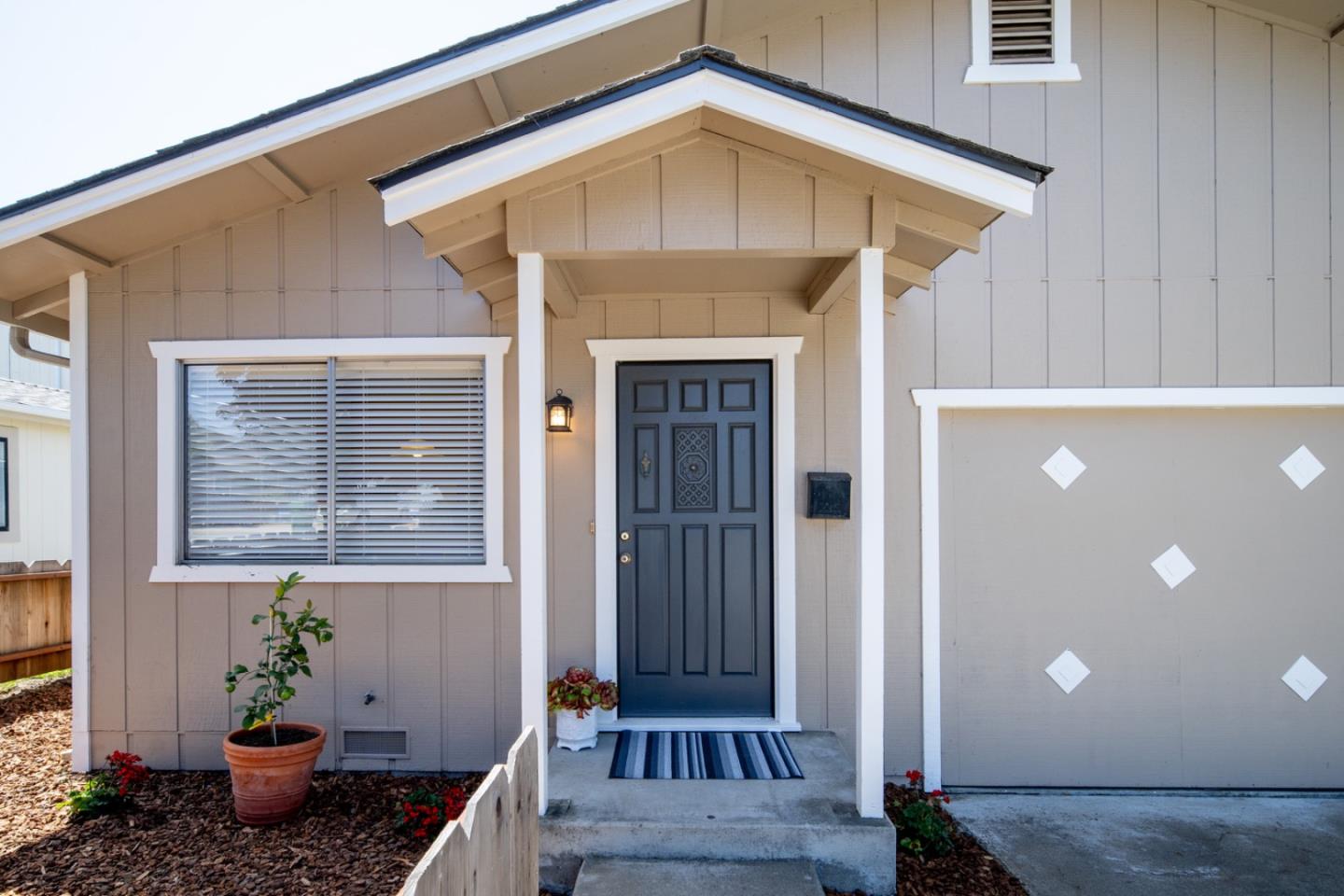 Detail Gallery Image 2 of 32 For 1124 Hamilton Ave, Seaside,  CA 93955 - 3 Beds | 2 Baths