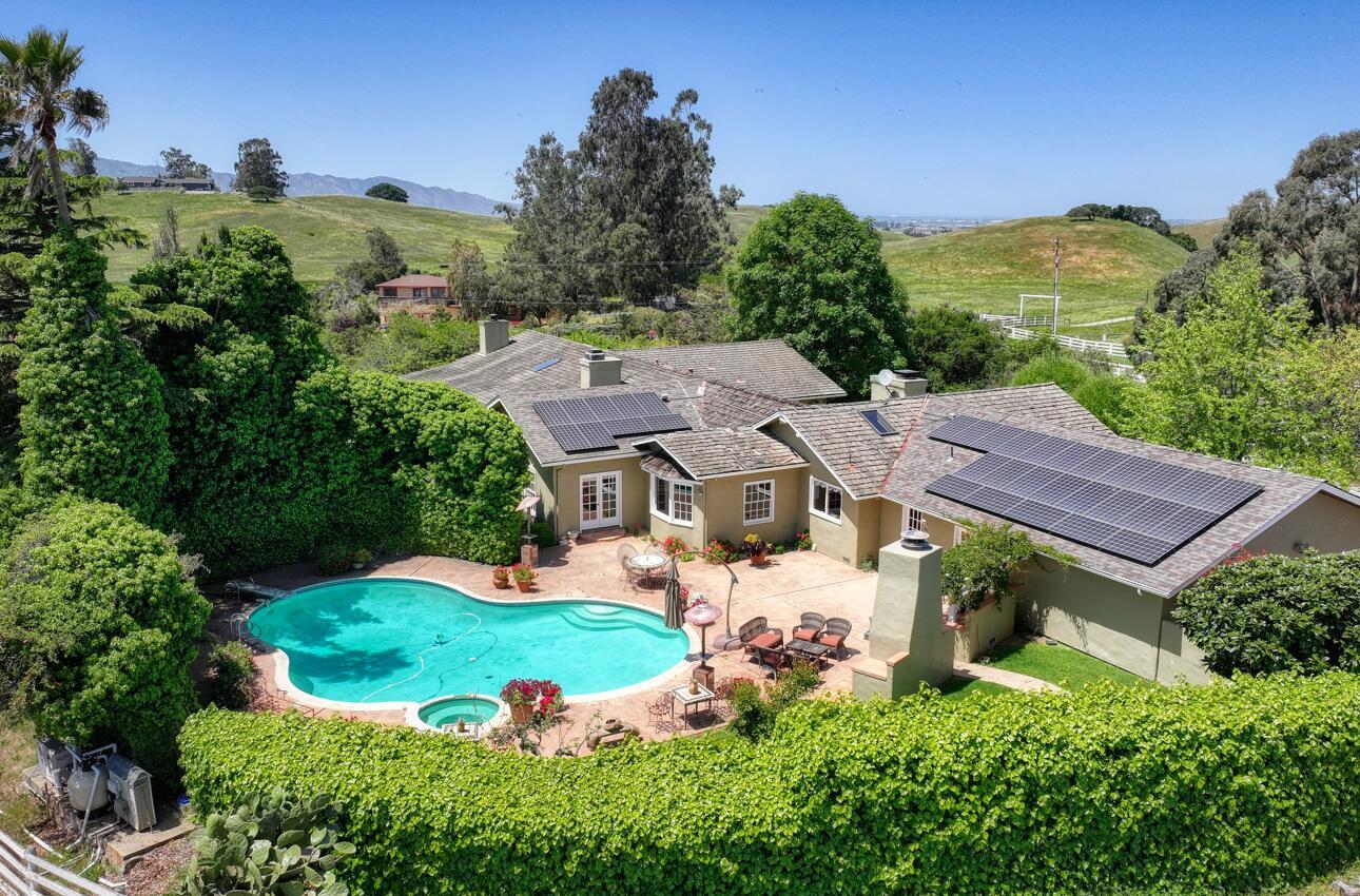 Detail Gallery Image 2 of 93 For 29225 Chualar Canyon Rd, Chualar,  CA 93925 - 4 Beds | 5/2 Baths