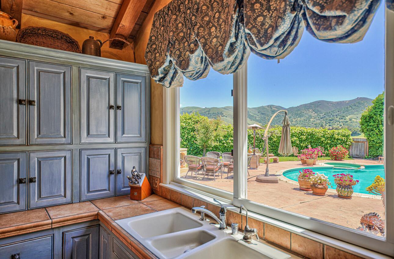 Detail Gallery Image 24 of 93 For 29225 Chualar Canyon Rd, Chualar,  CA 93925 - 4 Beds | 5/2 Baths