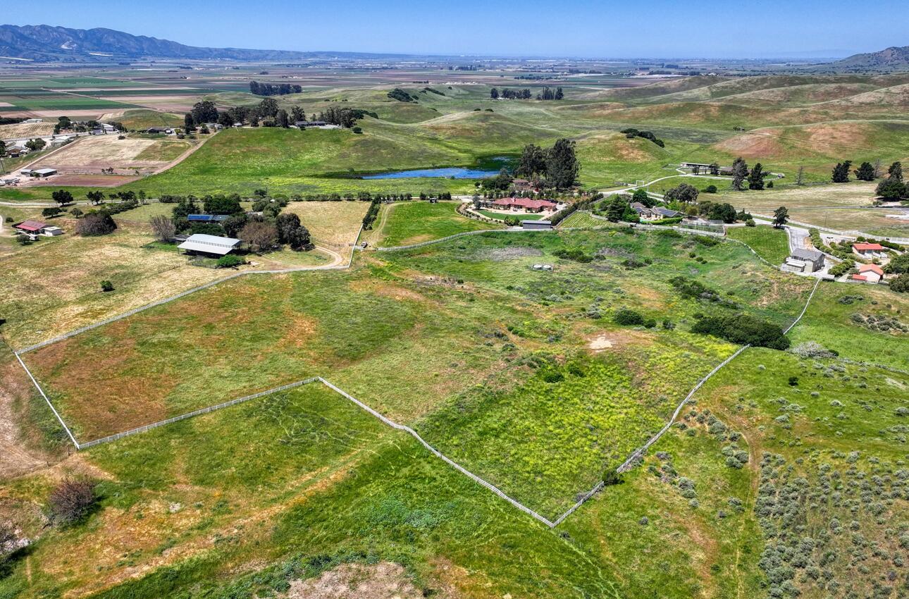 Detail Gallery Image 9 of 93 For 29225 Chualar Canyon Rd, Chualar,  CA 93925 - 4 Beds | 5/2 Baths