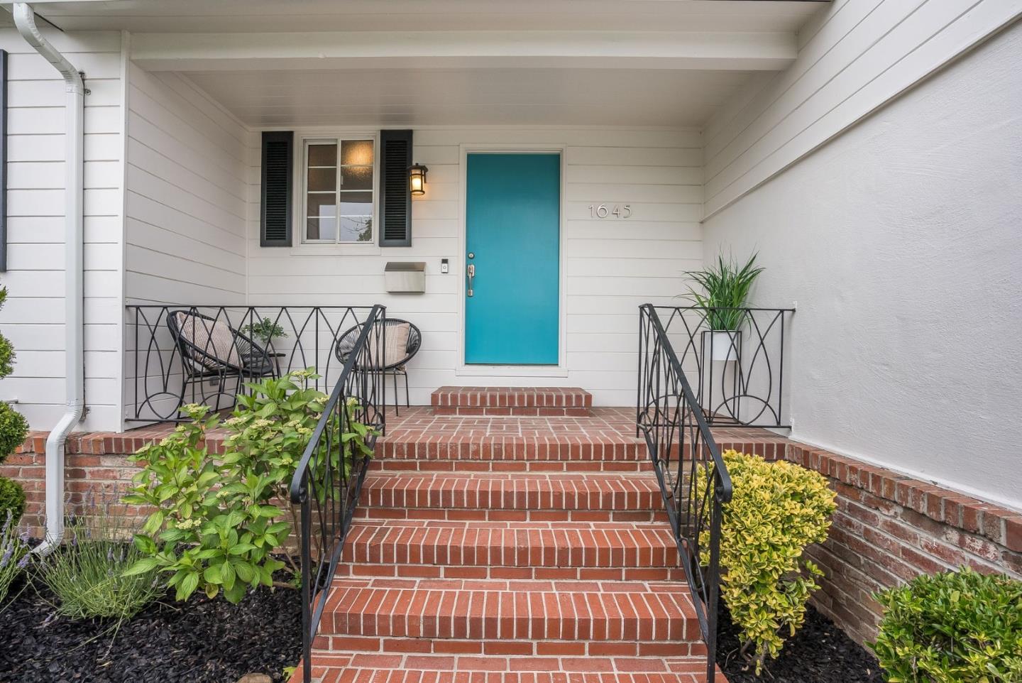 Detail Gallery Image 3 of 37 For 1645 Mcdonald Way, Burlingame,  CA 94010 - 4 Beds | 2/1 Baths