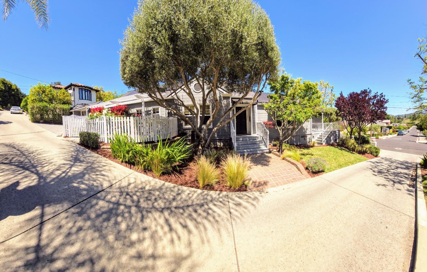 Detail Gallery Image 4 of 25 For 101 Creffield Hts, Los Gatos,  CA 95030 - 2 Beds | 1 Baths