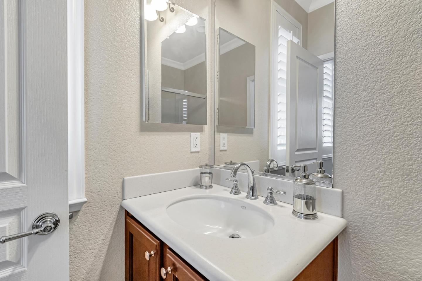 Detail Gallery Image 33 of 40 For 1121 Sierra Madres Ter, San Jose,  CA 95126 - 2 Beds | 2/1 Baths