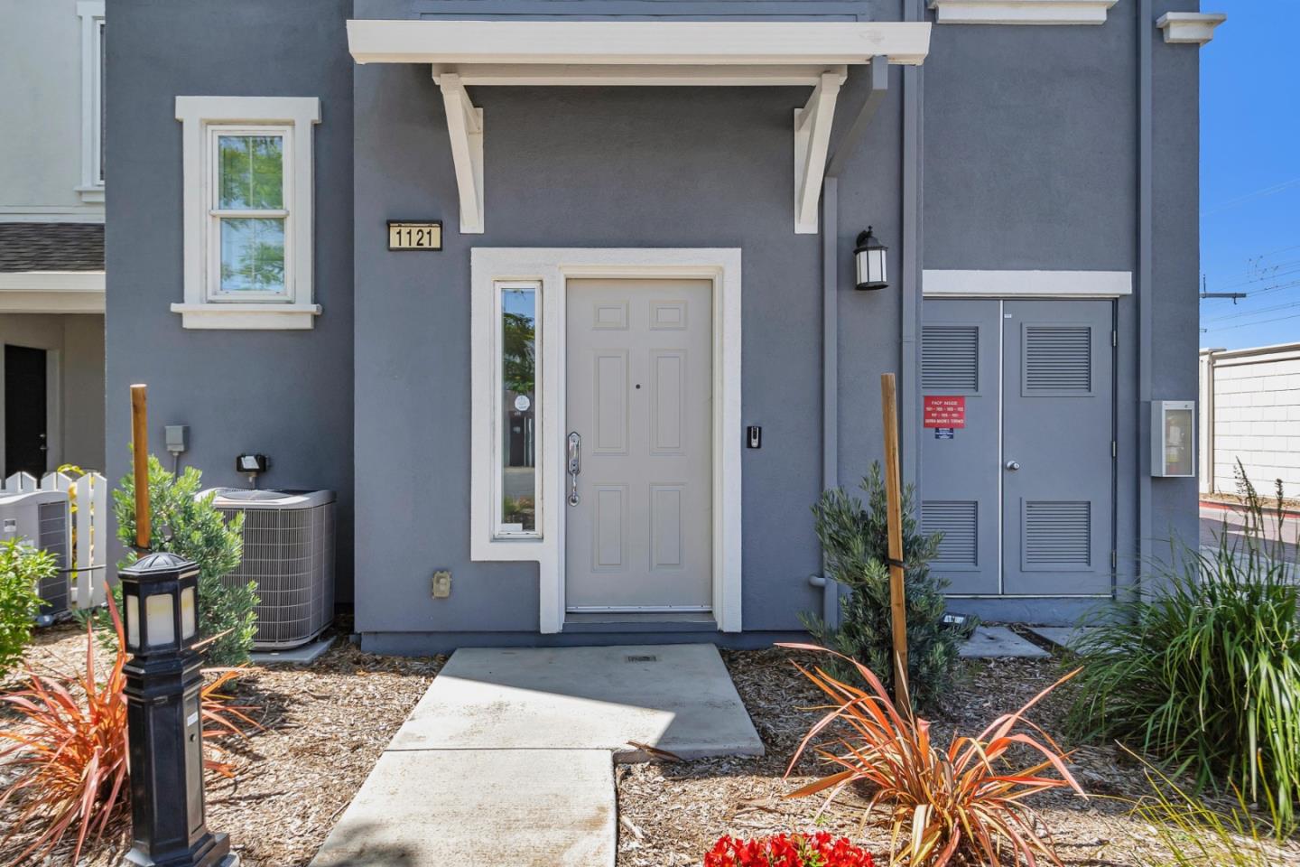 Detail Gallery Image 6 of 40 For 1121 Sierra Madres Ter, San Jose,  CA 95126 - 2 Beds | 2/1 Baths