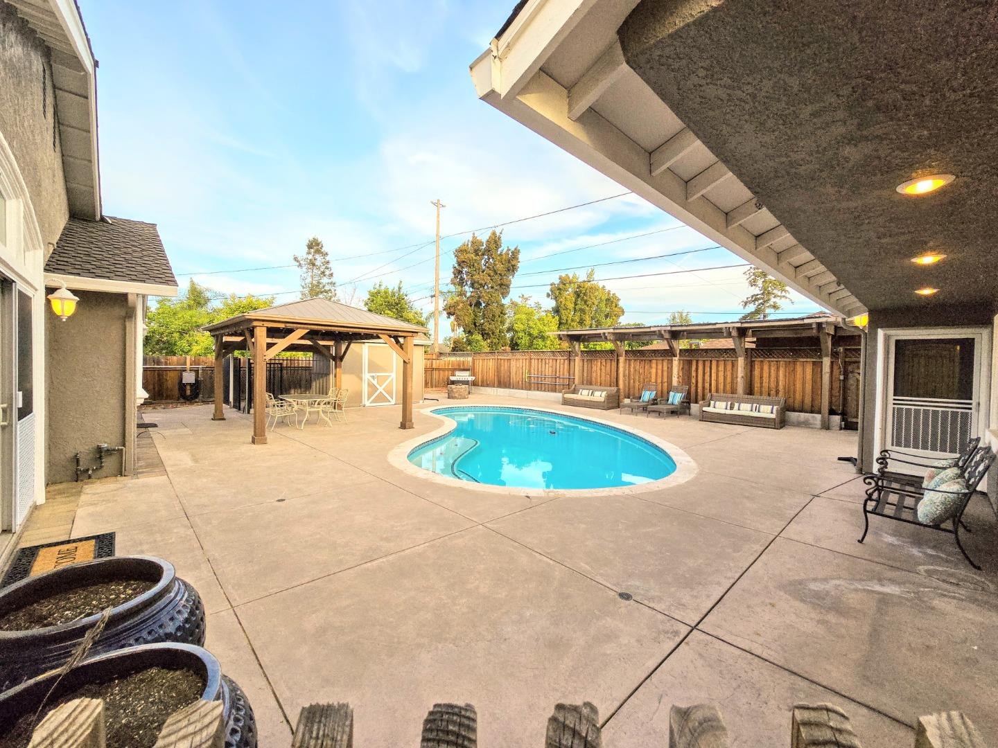 Detail Gallery Image 25 of 60 For 15360 Woodard Rd, San Jose,  CA 95124 - 4 Beds | 3/1 Baths