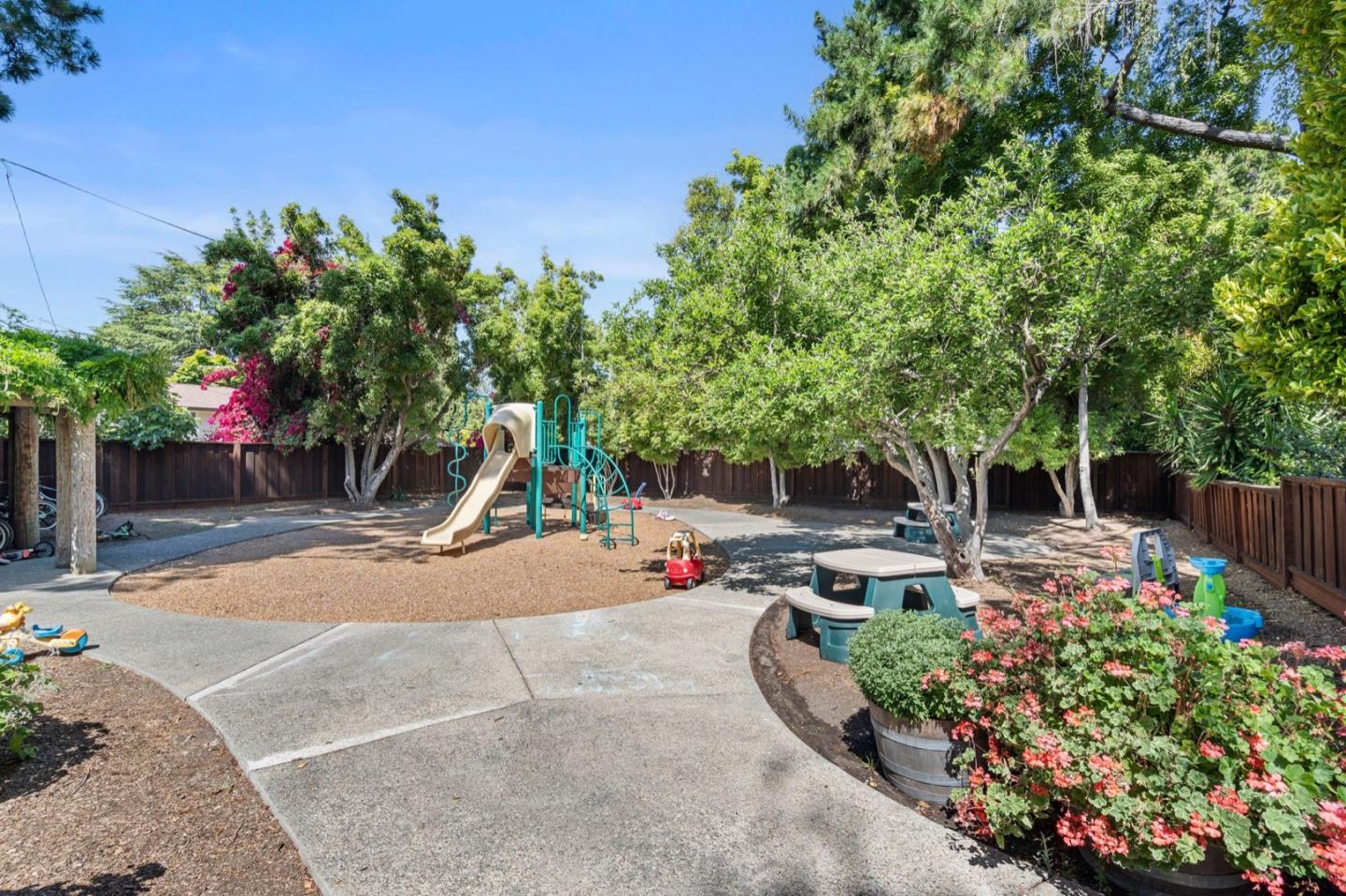 Detail Gallery Image 21 of 26 For 2464 W Bayshore Rd #3,  Palo Alto,  CA 94303 - 2 Beds | 1 Baths