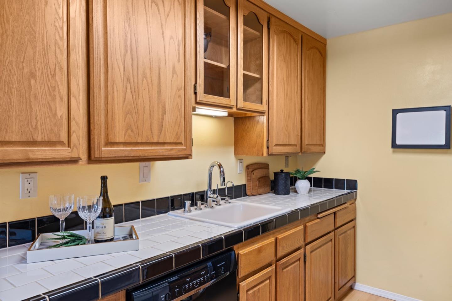 Detail Gallery Image 7 of 26 For 2464 W Bayshore Rd #3,  Palo Alto,  CA 94303 - 2 Beds | 1 Baths