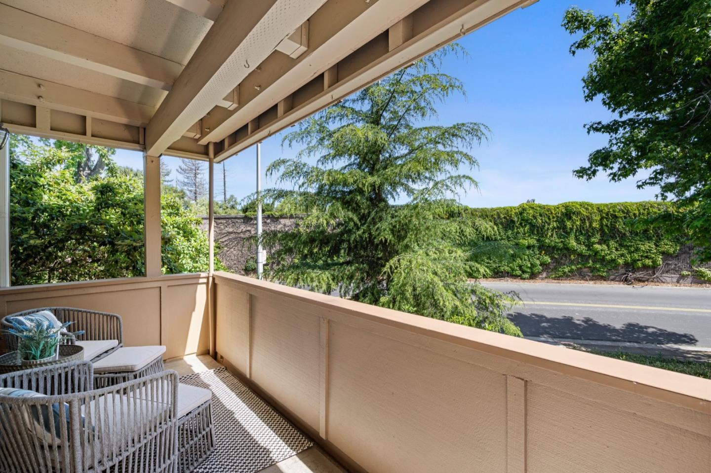 Detail Gallery Image 9 of 26 For 2464 W Bayshore Rd #3,  Palo Alto,  CA 94303 - 2 Beds | 1 Baths