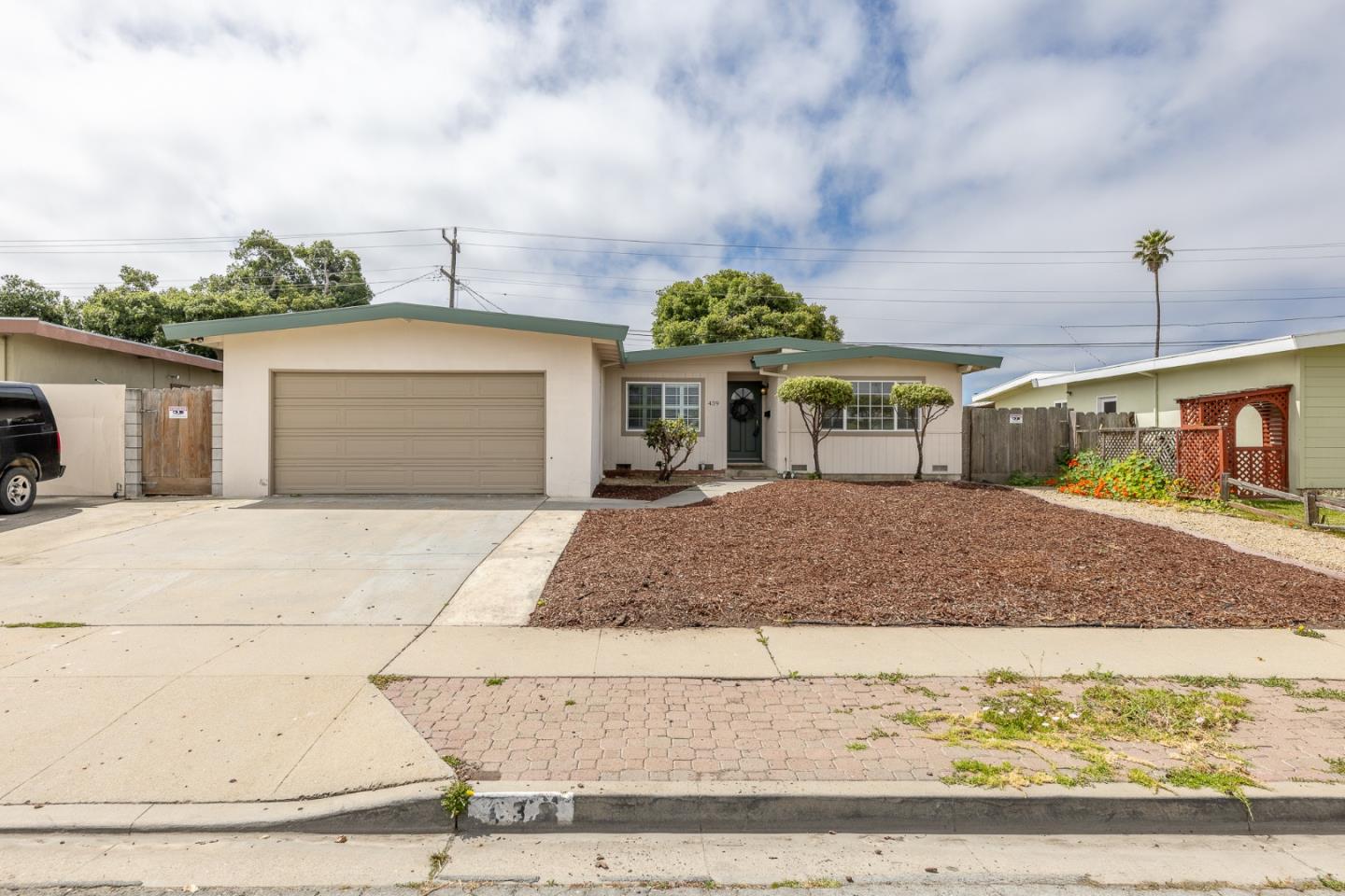 Detail Gallery Image 1 of 1 For 439 Navajo Dr, Salinas,  CA 93906 - 4 Beds | 2 Baths