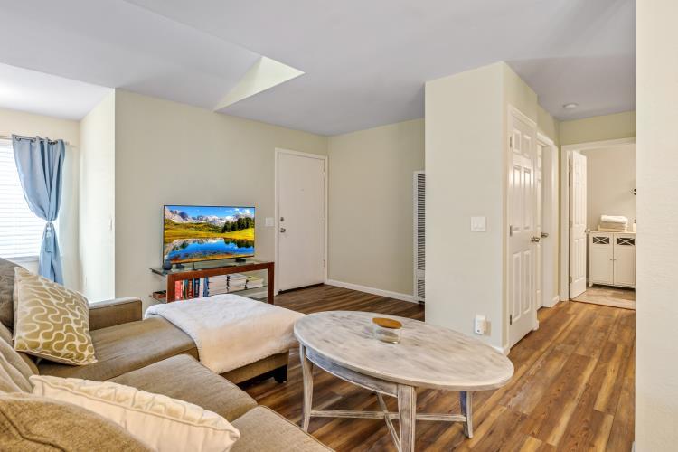 820 Casanova Ave 7