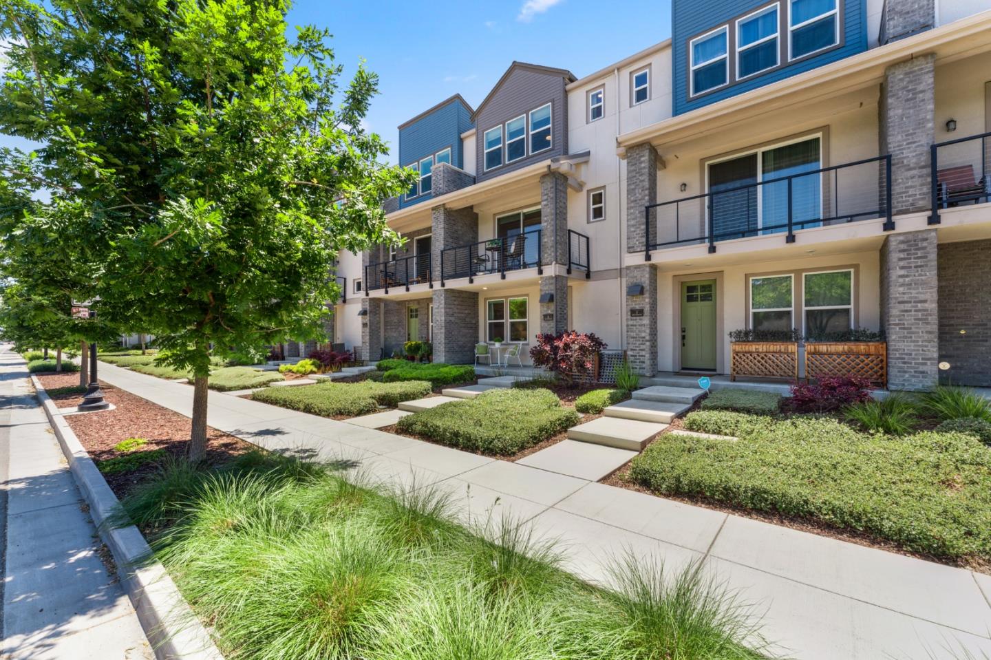 Detail Gallery Image 1 of 43 For 820 E Duane Ave #3,  Sunnyvale,  CA 94085 - 3 Beds | 3/1 Baths