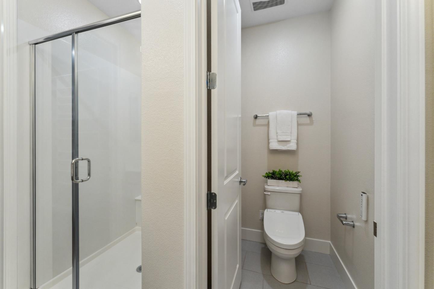 Detail Gallery Image 34 of 43 For 820 E Duane Ave #3,  Sunnyvale,  CA 94085 - 3 Beds | 3/1 Baths