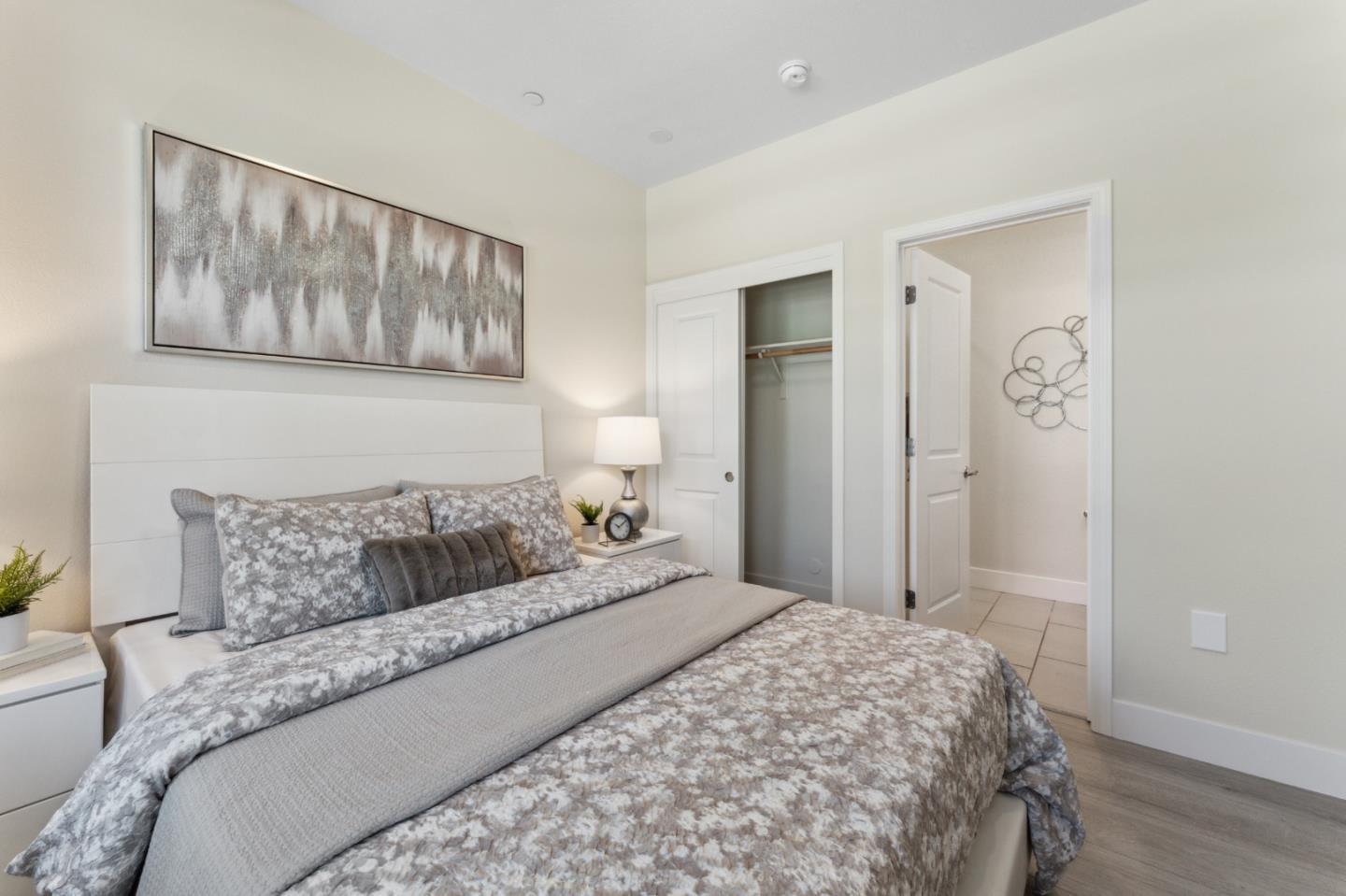 Detail Gallery Image 7 of 43 For 820 E Duane Ave #3,  Sunnyvale,  CA 94085 - 3 Beds | 3/1 Baths
