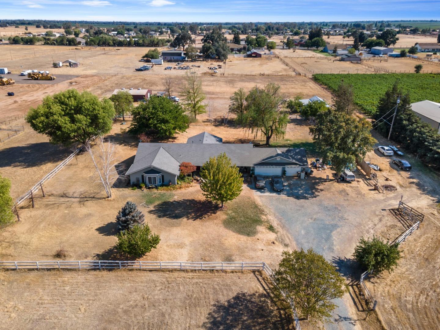 Detail Gallery Image 3 of 54 For 11800 E Mayers Rd, Acampo,  CA 95220 - 3 Beds | 3 Baths