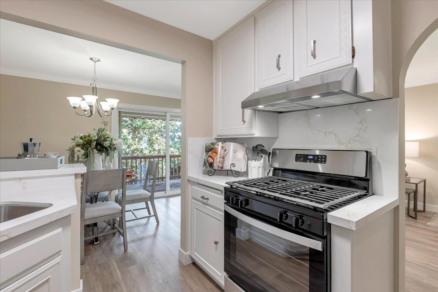 Detail Gallery Image 8 of 29 For 2757 Mauricia Ave #B,  Santa Clara,  CA 95051 - 2 Beds | 2 Baths