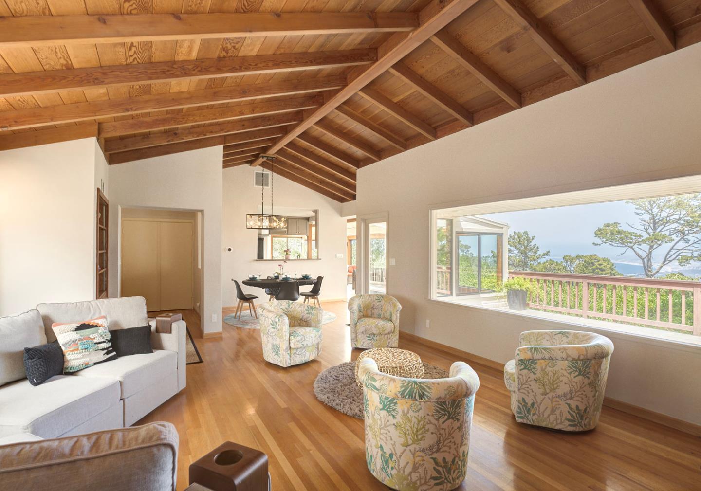 Detail Gallery Image 13 of 34 For 4113 Crest Rd, Pebble Beach,  CA 93953 - 3 Beds | 2/1 Baths
