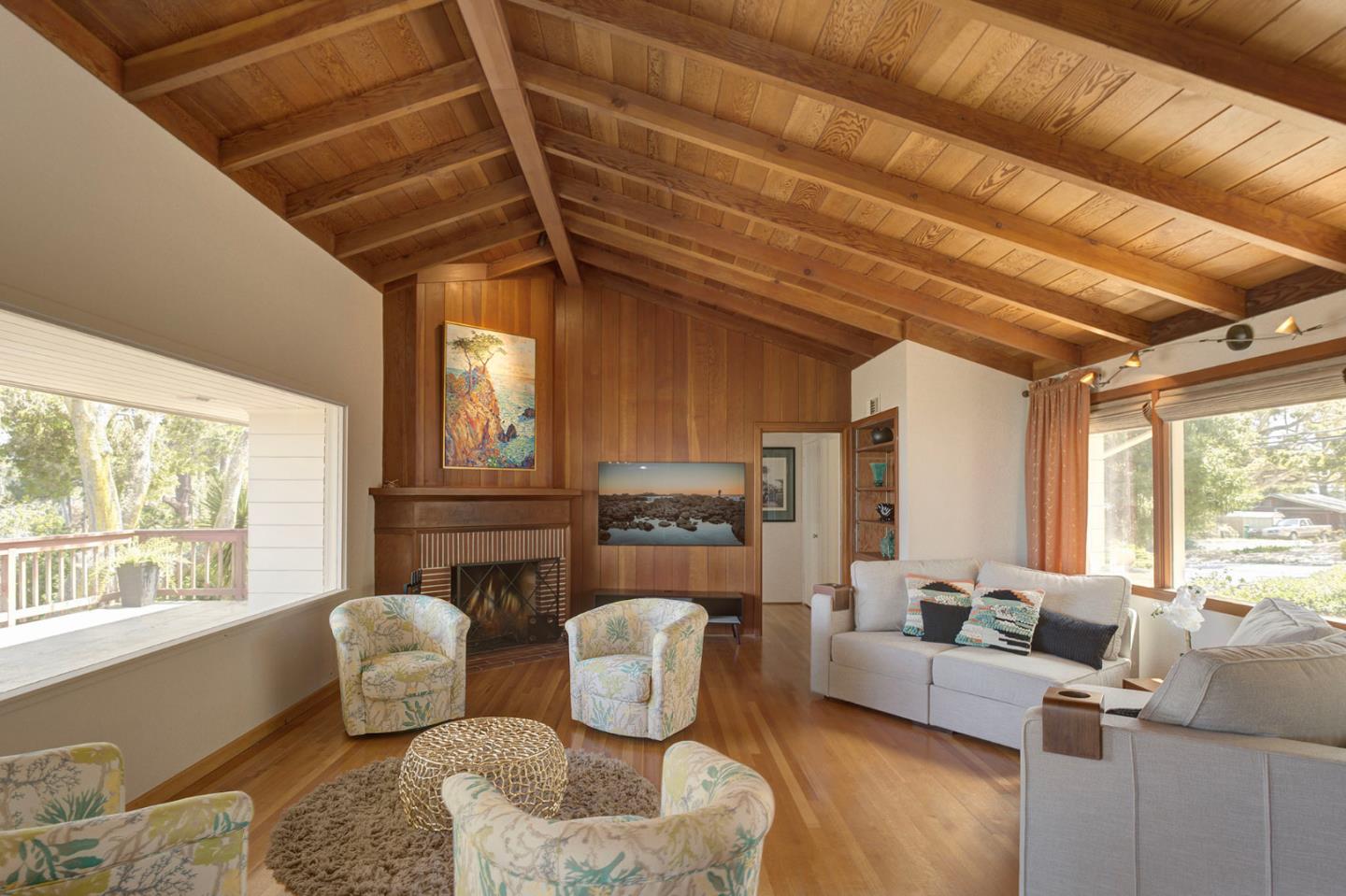 Detail Gallery Image 14 of 34 For 4113 Crest Rd, Pebble Beach,  CA 93953 - 3 Beds | 2/1 Baths