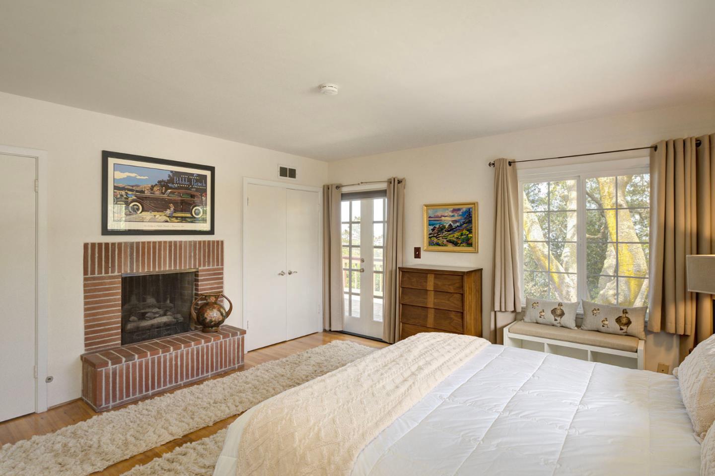 Detail Gallery Image 17 of 34 For 4113 Crest Rd, Pebble Beach,  CA 93953 - 3 Beds | 2/1 Baths