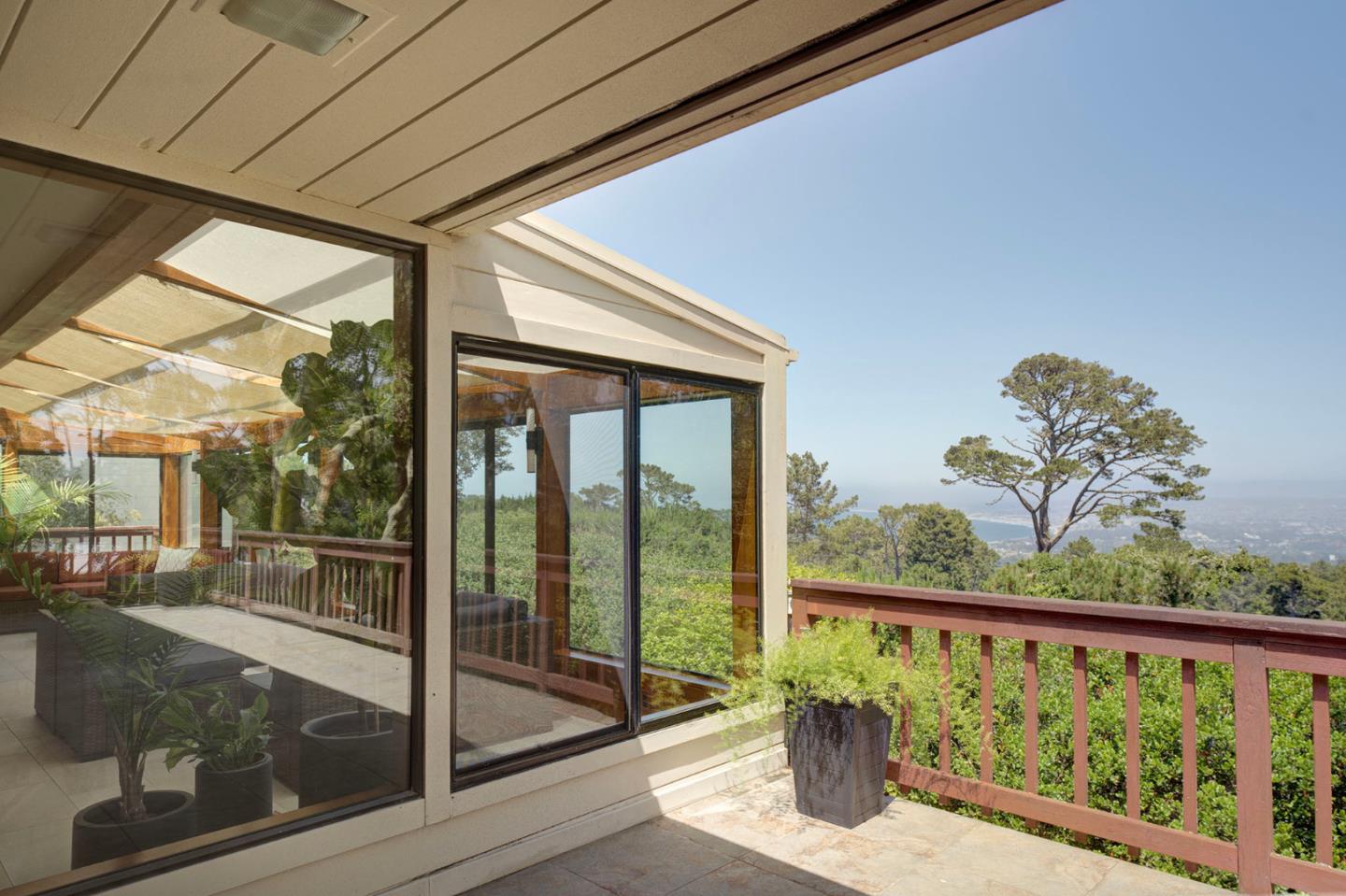 Detail Gallery Image 2 of 34 For 4113 Crest Rd, Pebble Beach,  CA 93953 - 3 Beds | 2/1 Baths