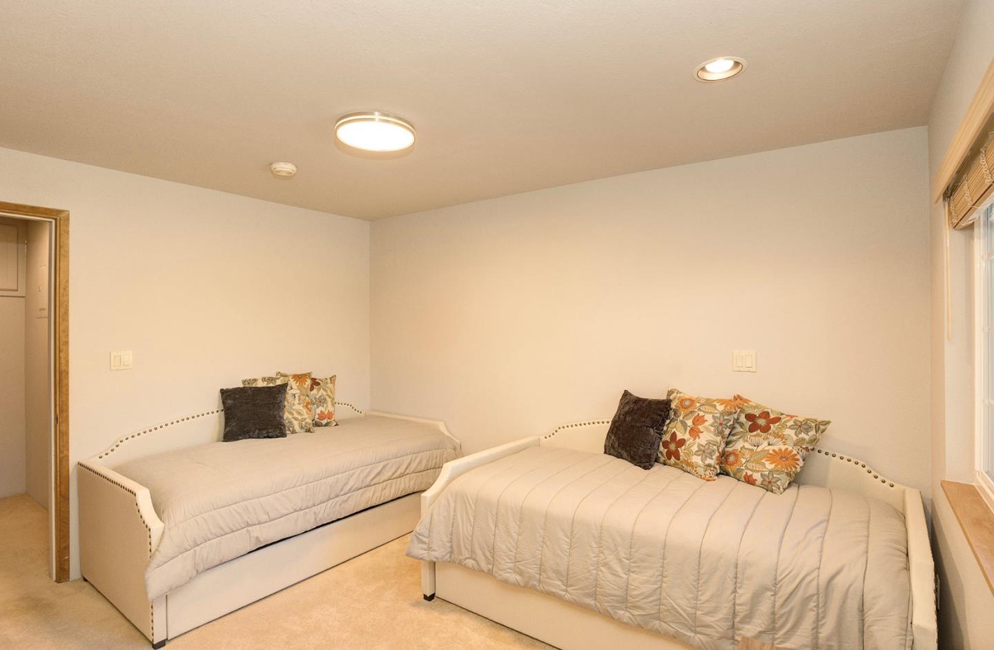 Detail Gallery Image 22 of 34 For 4113 Crest Rd, Pebble Beach,  CA 93953 - 3 Beds | 2/1 Baths
