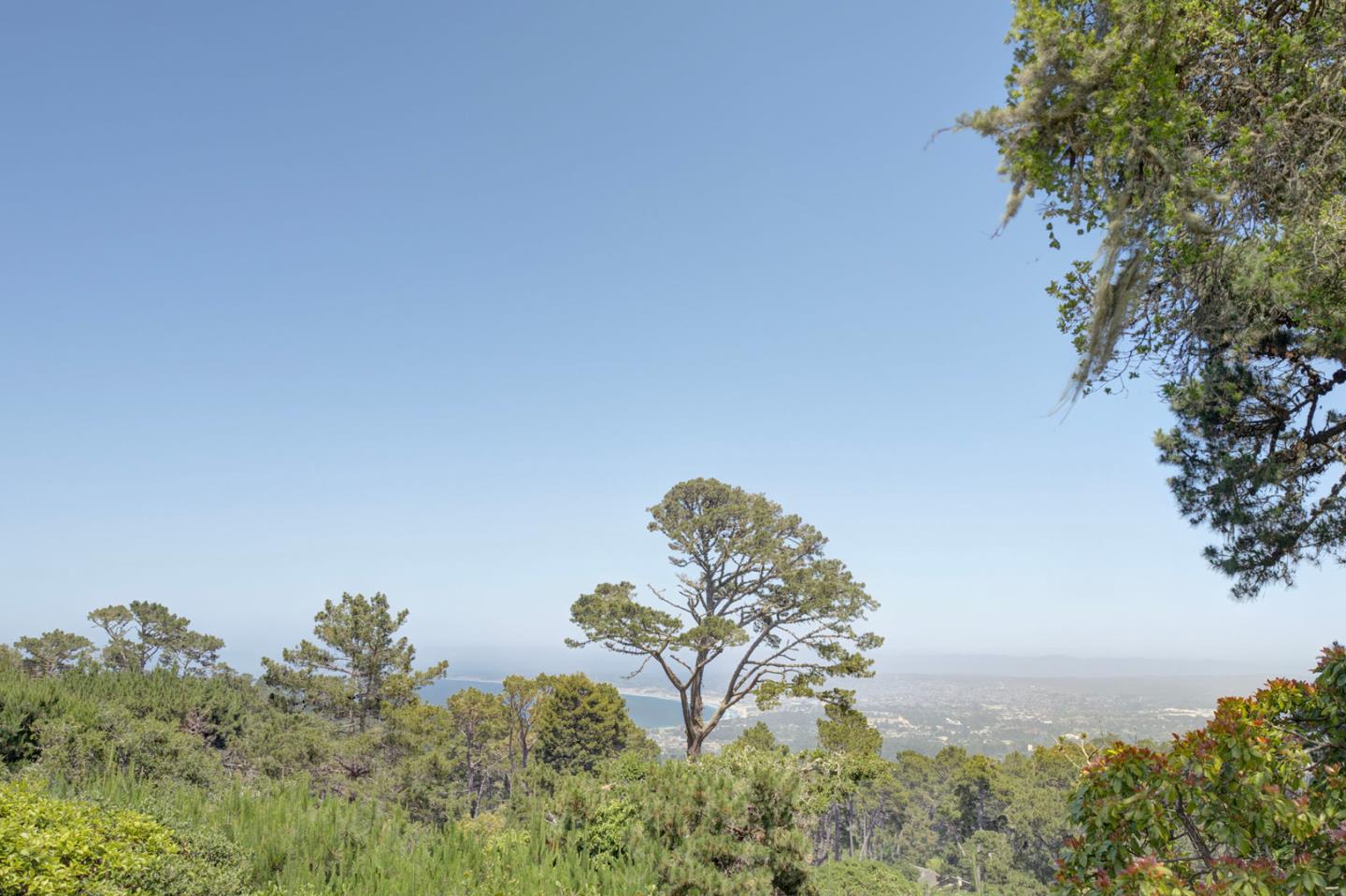 Detail Gallery Image 4 of 34 For 4113 Crest Rd, Pebble Beach,  CA 93953 - 3 Beds | 2/1 Baths