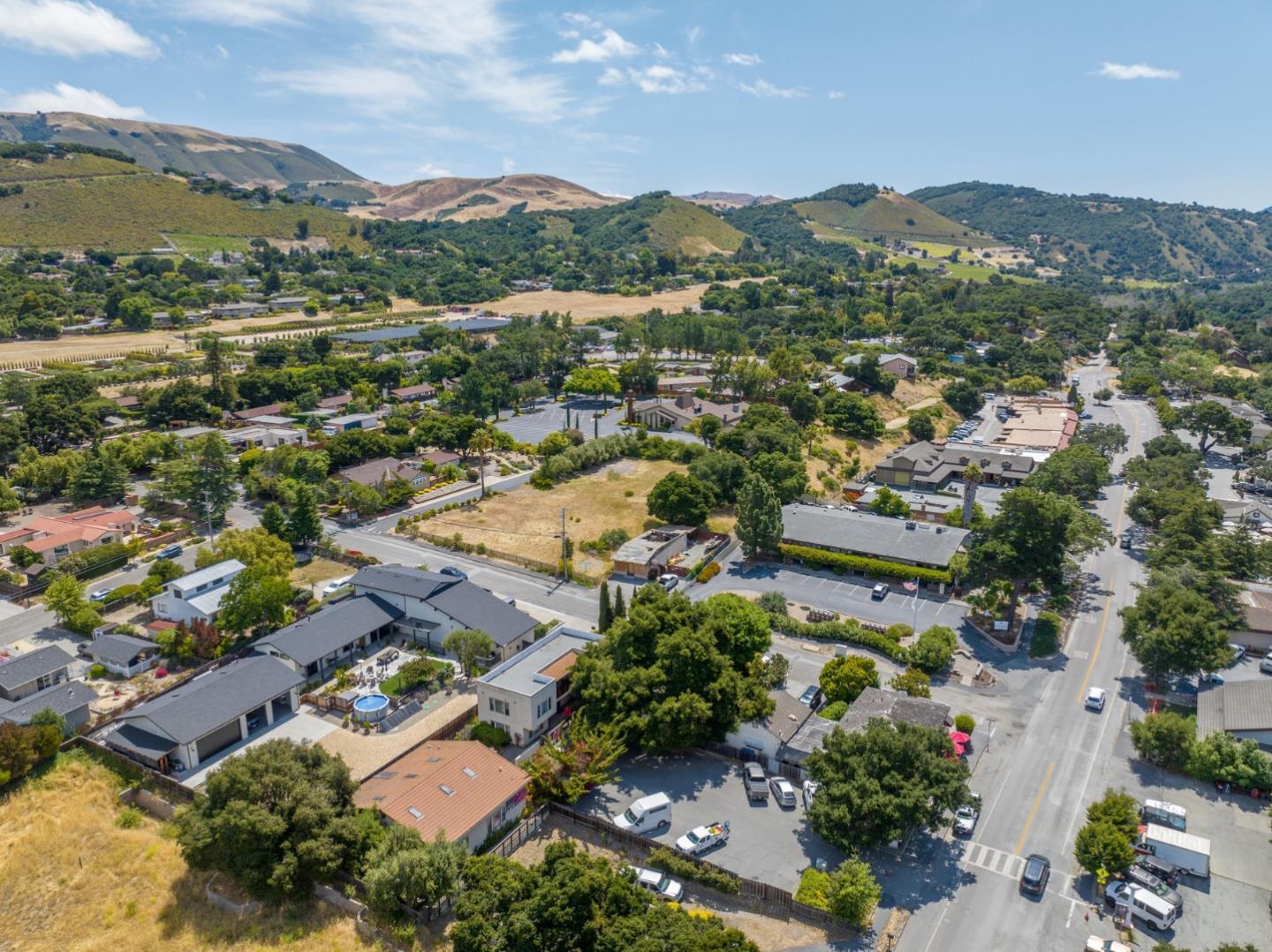 Detail Gallery Image 4 of 40 For 8 El Caminito Rd, Carmel Valley,  CA 93924 - 2 Beds | 2/1 Baths