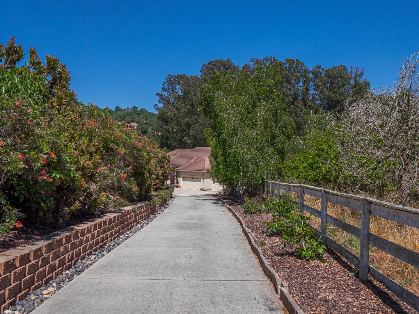 Detail Gallery Image 10 of 148 For 18703 Caris Ln, Aromas,  CA 95004 - 4 Beds | 4/1 Baths