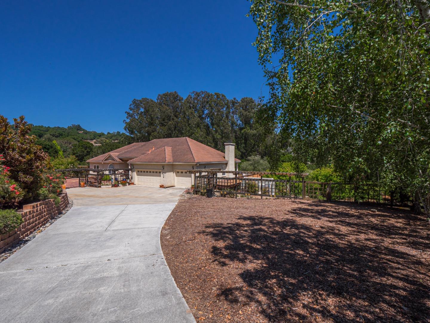 Detail Gallery Image 8 of 148 For 18703 Caris Ln, Aromas,  CA 95004 - 4 Beds | 4/1 Baths