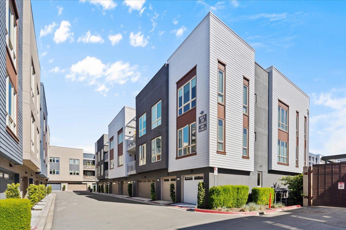 Detail Gallery Image 1 of 26 For 310 Riesling Ave #33,  Milpitas,  CA 95035 - 3 Beds | 2/1 Baths