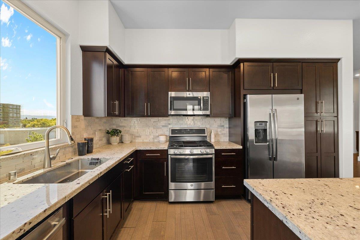 Detail Gallery Image 7 of 26 For 310 Riesling Ave #33,  Milpitas,  CA 95035 - 3 Beds | 2/1 Baths