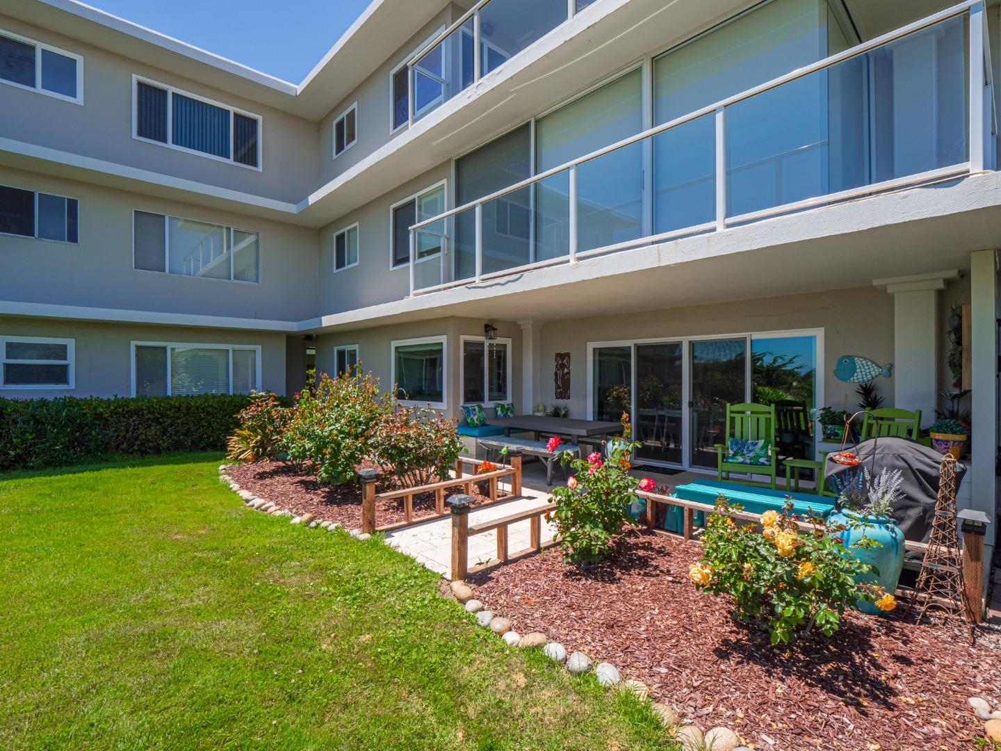 Detail Gallery Image 1 of 1 For 880 W Cliff Dr #5,  Santa Cruz,  CA 95060 - 2 Beds | 1 Baths