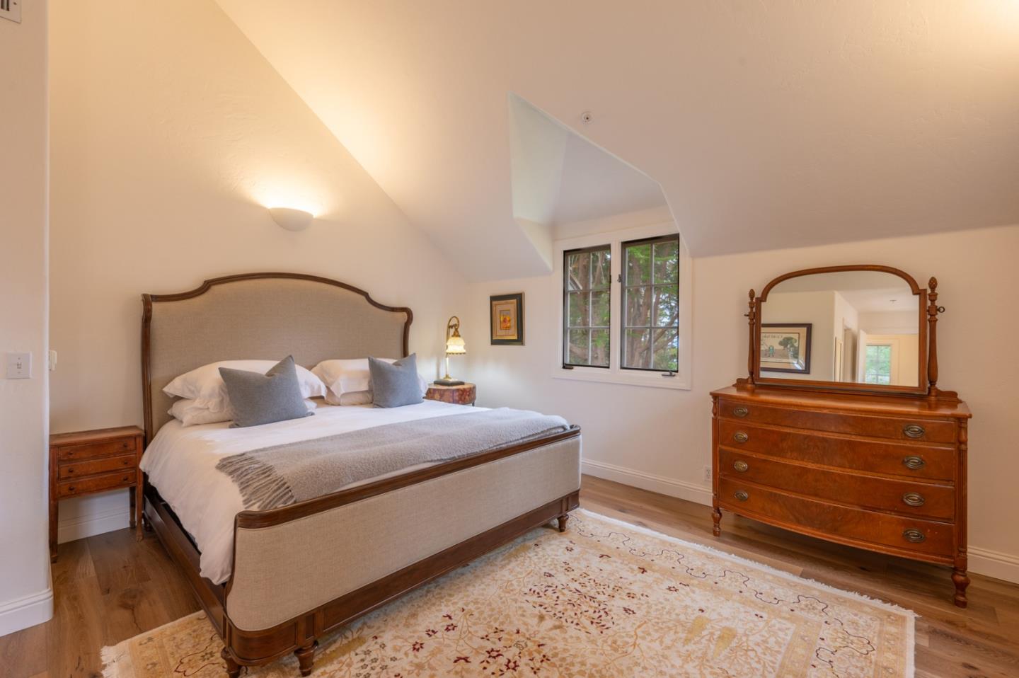 Detail Gallery Image 21 of 38 For 189 Upper Walden Rd, Carmel,  CA 93923 - 5 Beds | 3/1 Baths