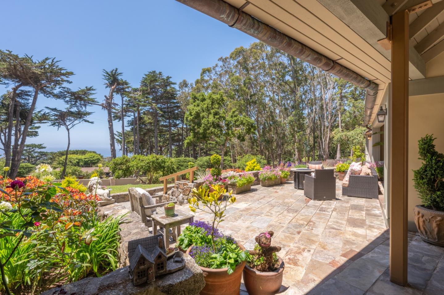 Detail Gallery Image 23 of 38 For 189 Upper Walden Rd, Carmel,  CA 93923 - 5 Beds | 3/1 Baths